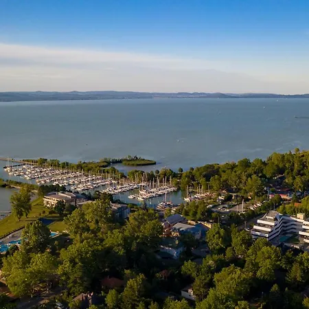 Marina * Balatonszárszó